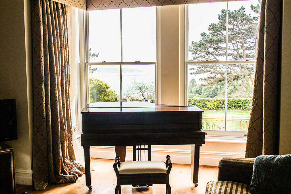 Argoed Image - Piano